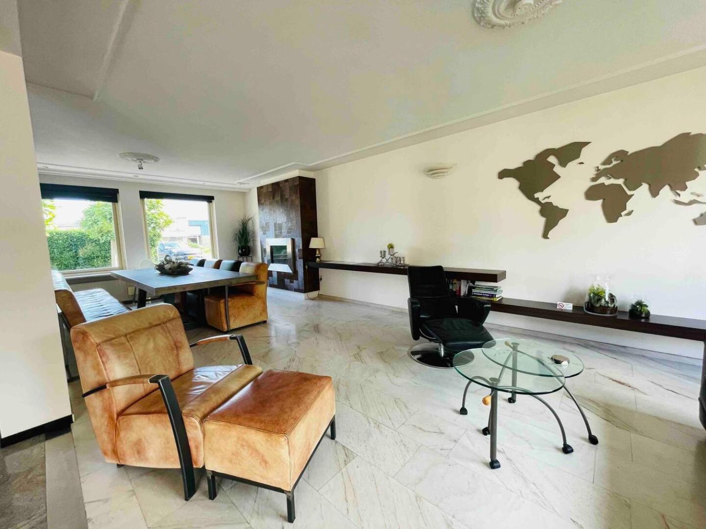 Xxl House With Free Parking & 3 Bedrooms 提耳堡 外观 照片