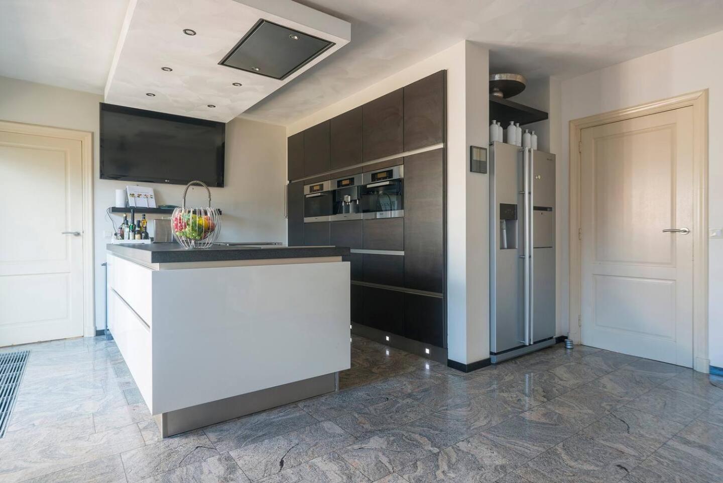 Xxl House With Free Parking & 3 Bedrooms 提耳堡 外观 照片