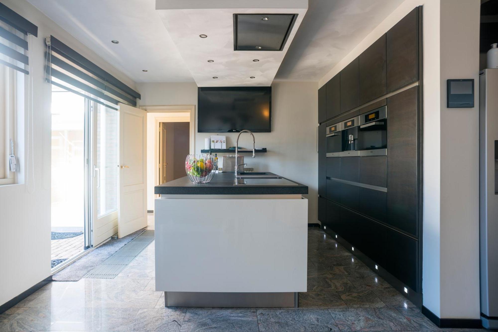 Xxl House With Free Parking & 3 Bedrooms 提耳堡 外观 照片
