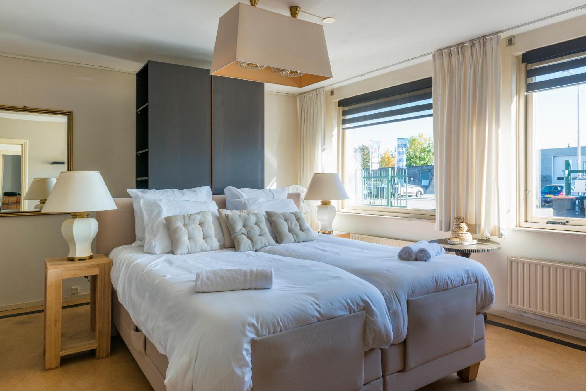 Xxl House With Free Parking & 3 Bedrooms 提耳堡 外观 照片