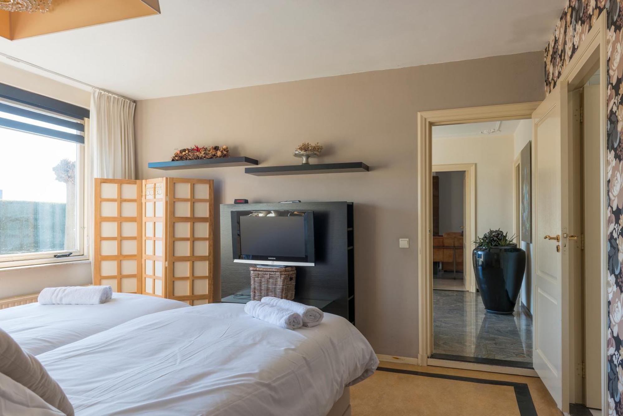 Xxl House With Free Parking & 3 Bedrooms 提耳堡 外观 照片