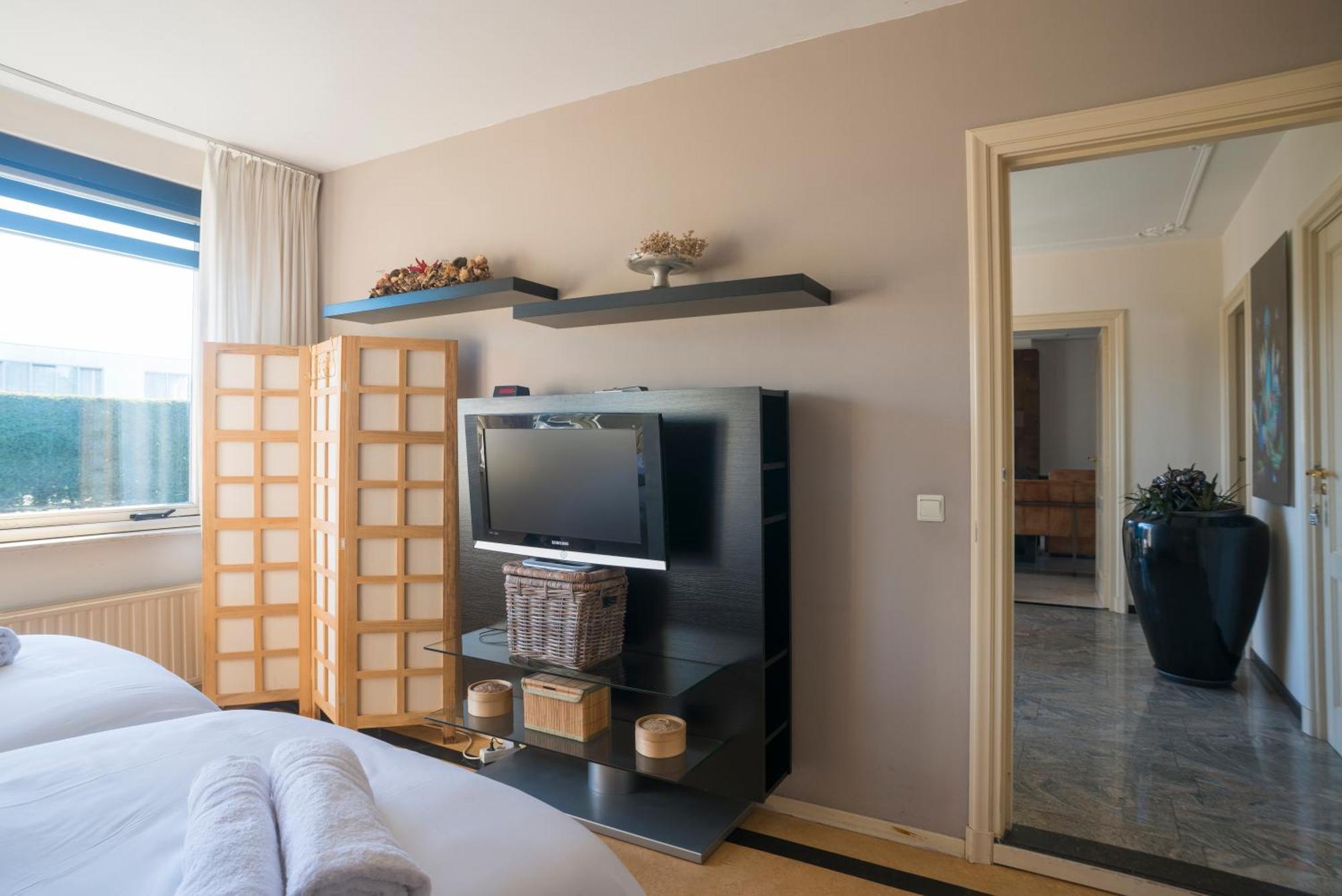 Xxl House With Free Parking & 3 Bedrooms 提耳堡 外观 照片